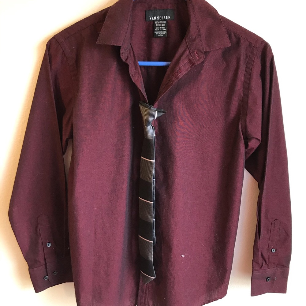 Voice maroon van Heusen dress shirt with tie